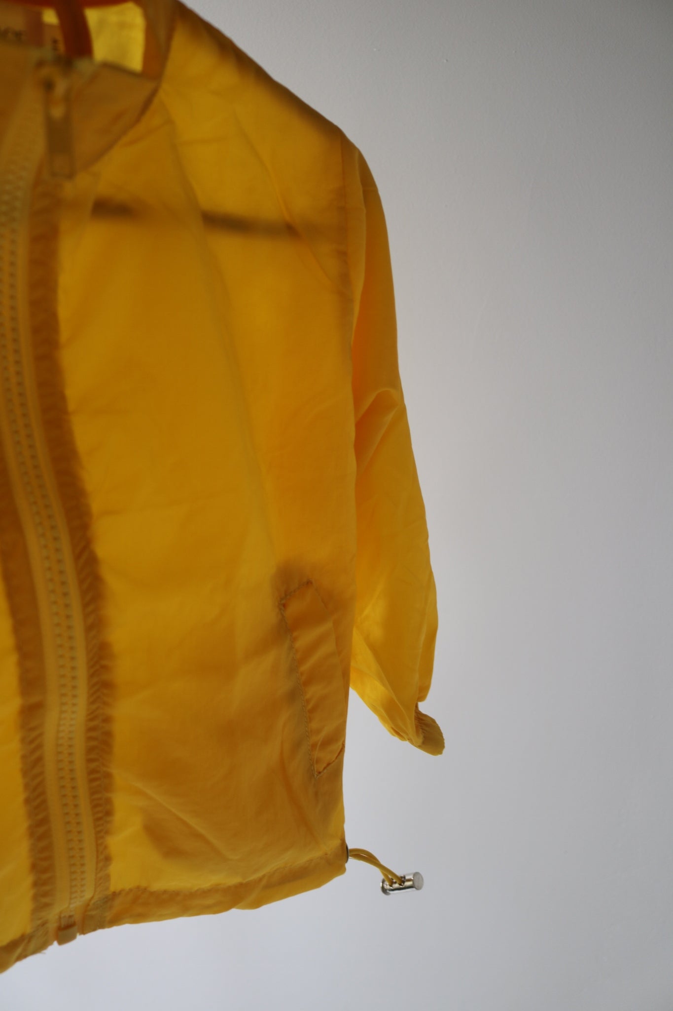 Windbreaker in Yellow