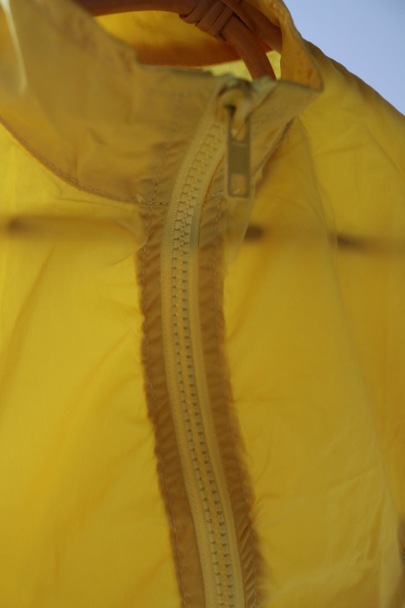 Windbreaker in Yellow