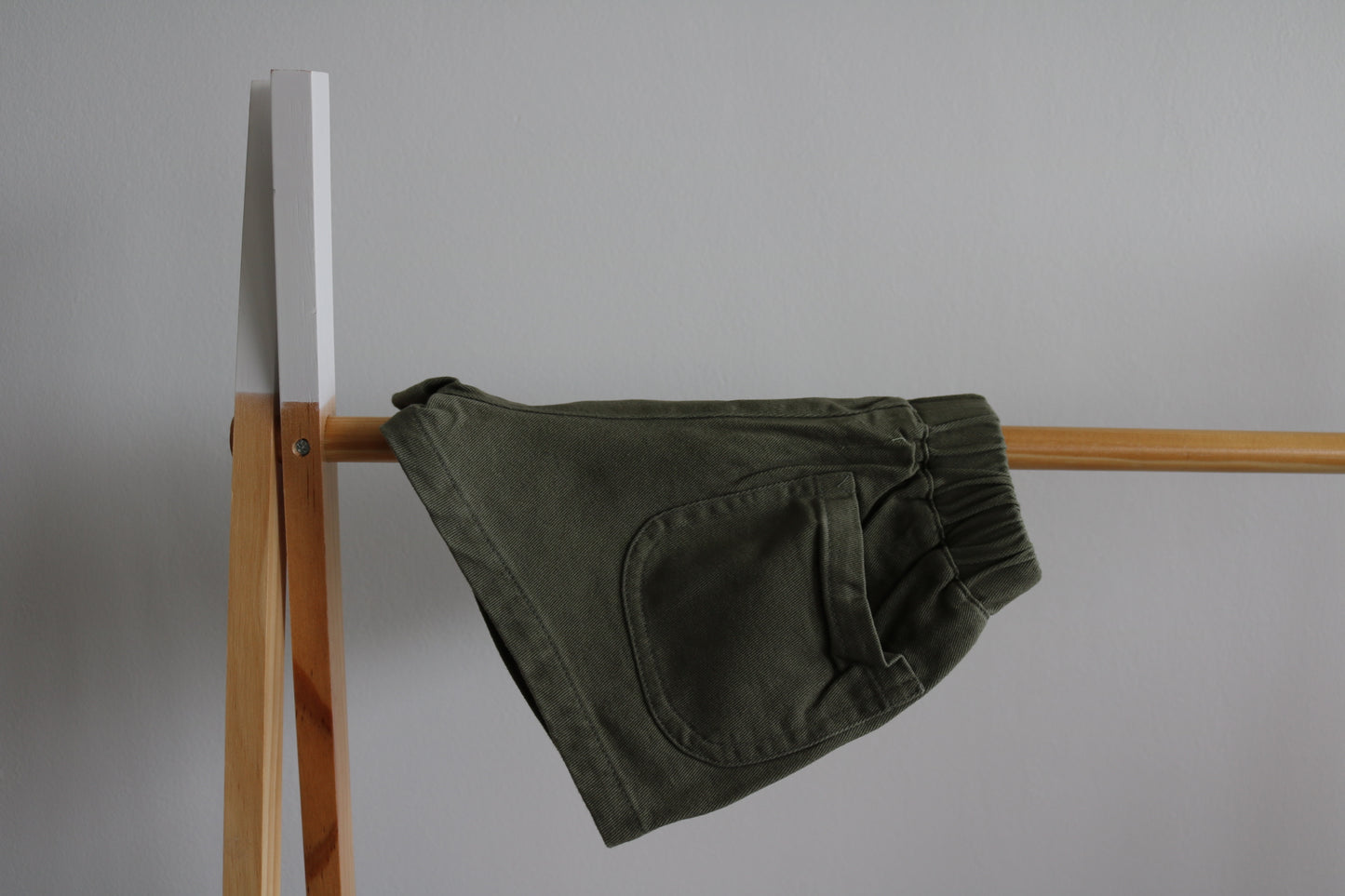 Shorts in Army Green