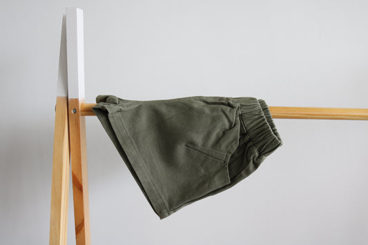 Shorts in Army Green