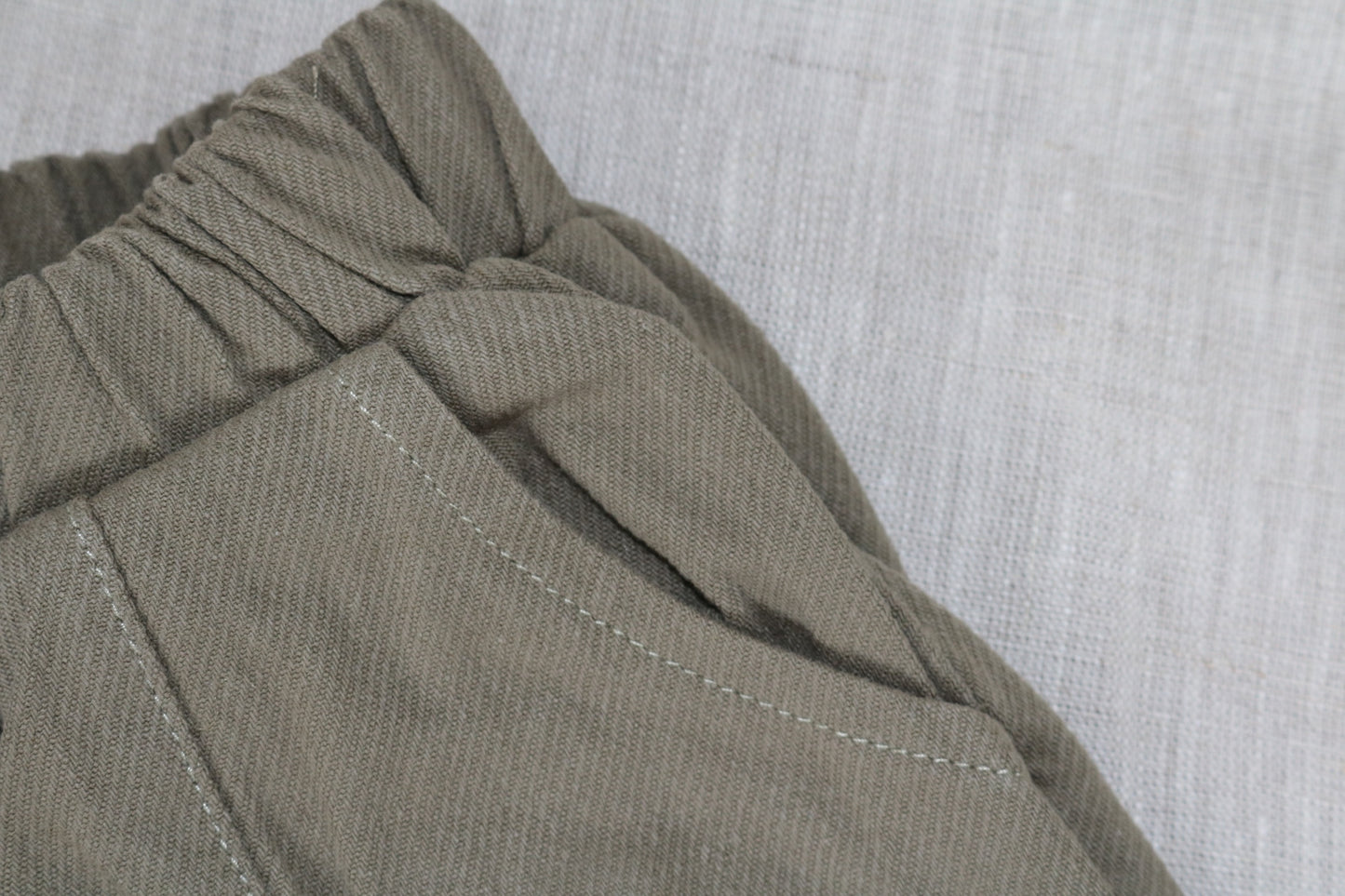 Balloon Trousers in Khaki